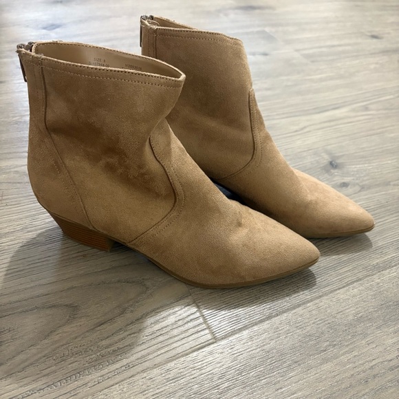 Banana Republic Faux Suede Bootie Womens 8 Taupe Beige Zip Ankle Classic Pointed - Picture 1 of 7